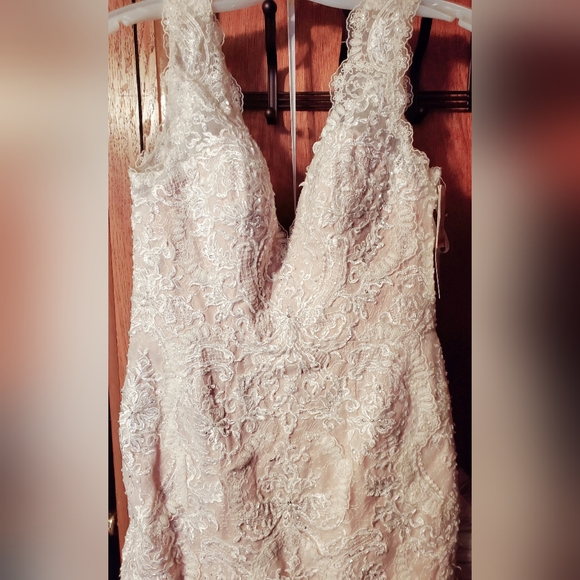 Size 4 Wedding dress, trumpet slip, head piece, veil, ribbon sequence belt. - Picture 10 of 13